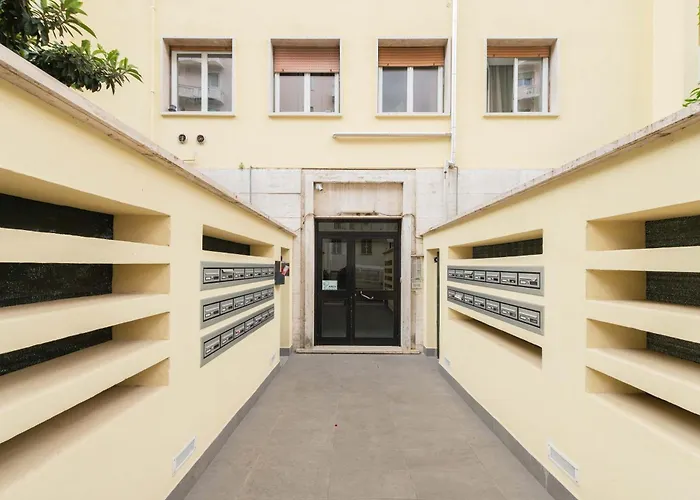 Loverhome 8 E 14 * Roma