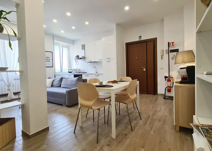 Loverhome 8 E 14 * Roma